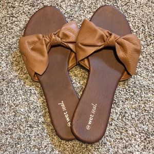 Leather bow slides